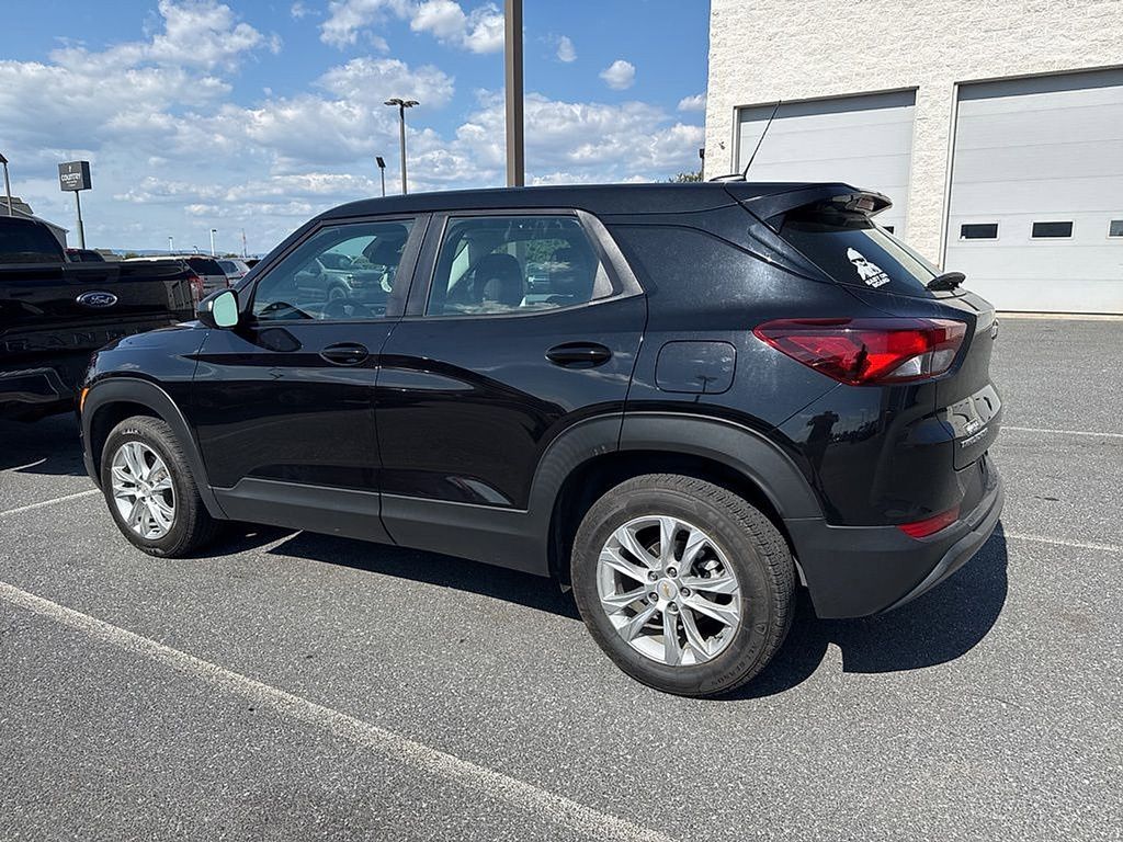 2023 Chevrolet Trailblazer LS photo 3