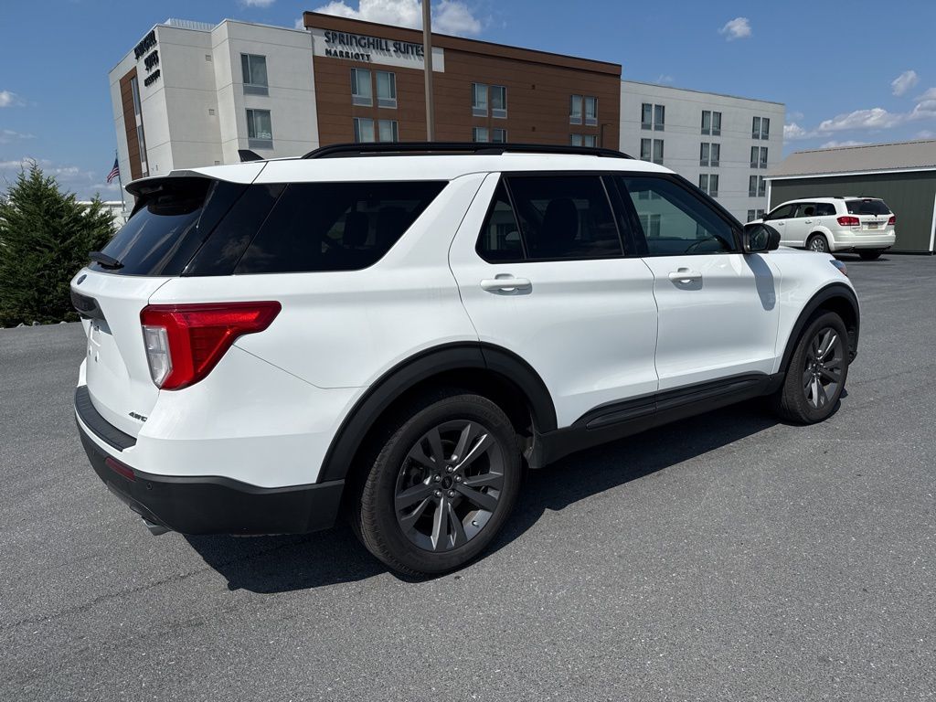 2021 Ford Explorer XLT photo 4
