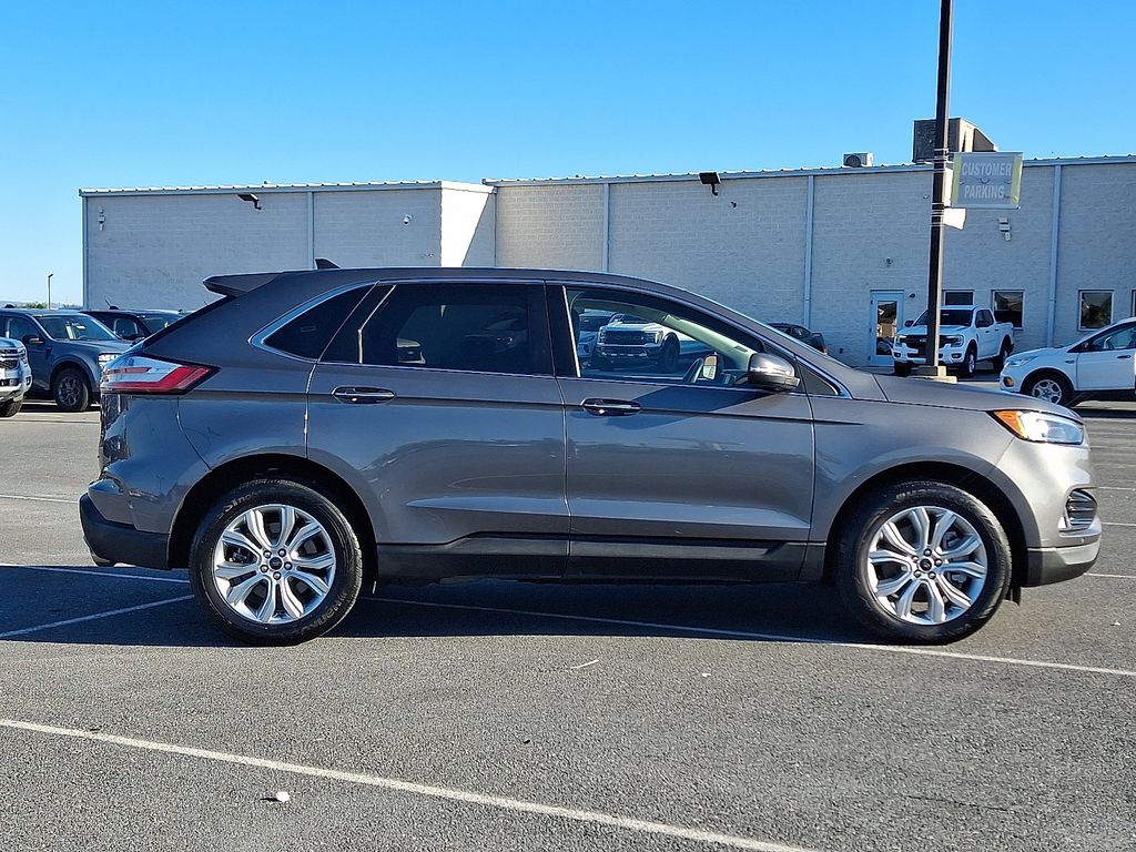 2024 Ford Edge Titanium photo 7