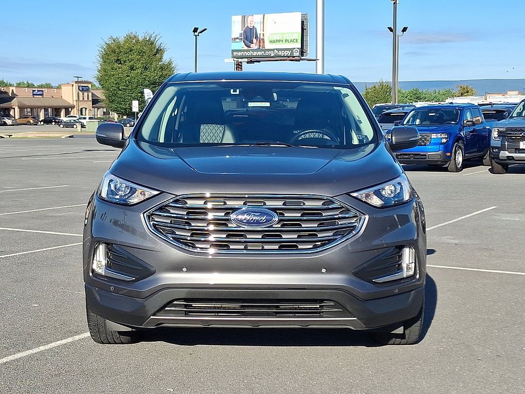 2024 Ford Edge Titanium photo 2