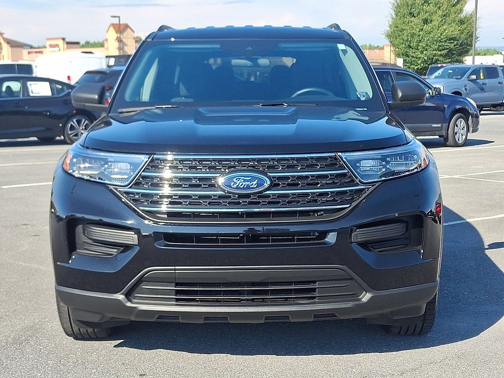 2023 Ford Explorer XLT photo 2