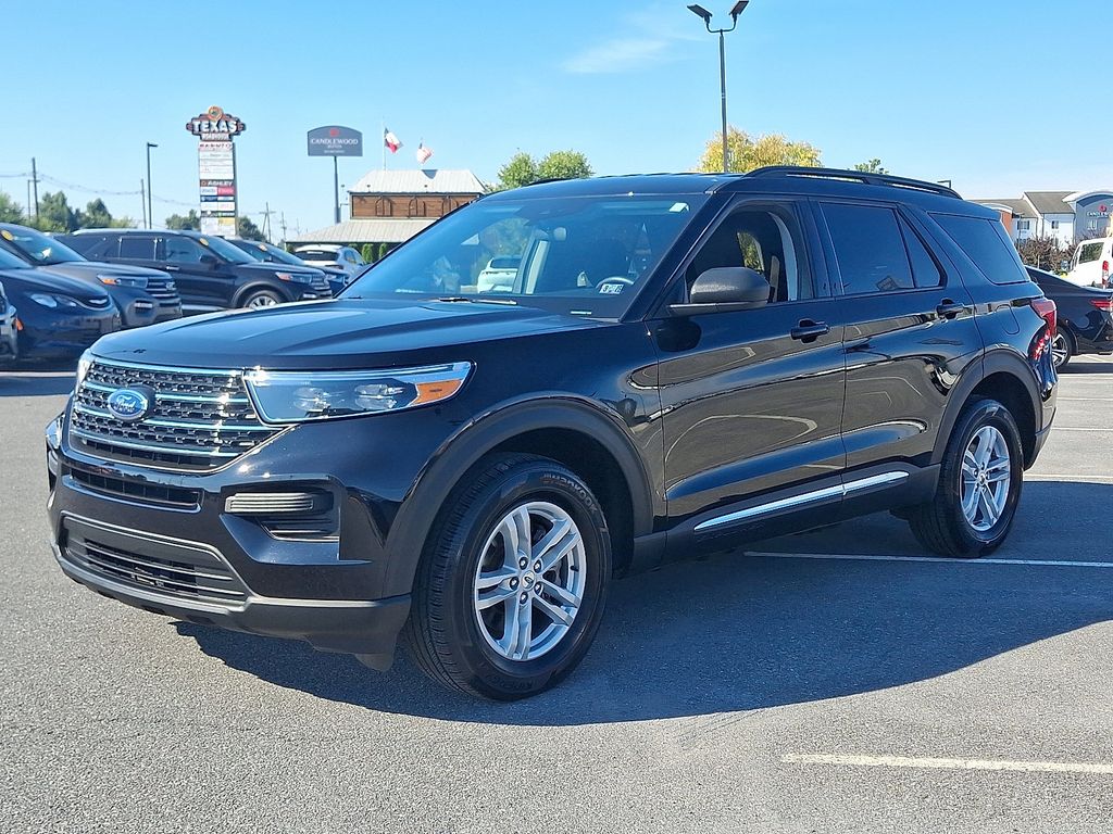 2023 Ford Explorer XLT photo 3
