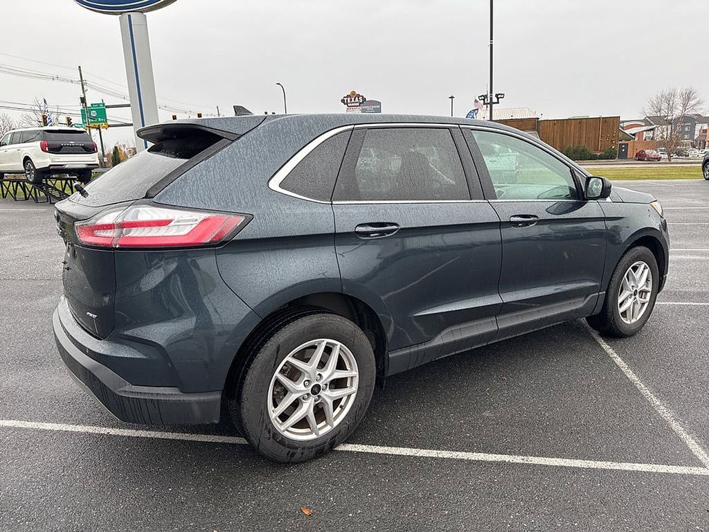2023 Ford Edge SEL photo 3