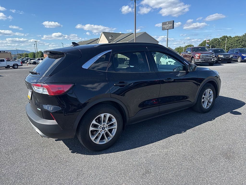 2020 Ford Escape SE photo 3