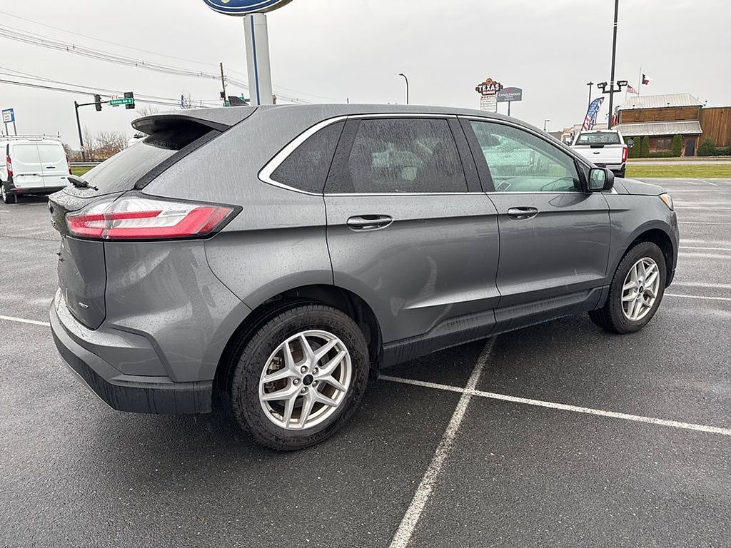 2023 Ford Edge SEL photo 4