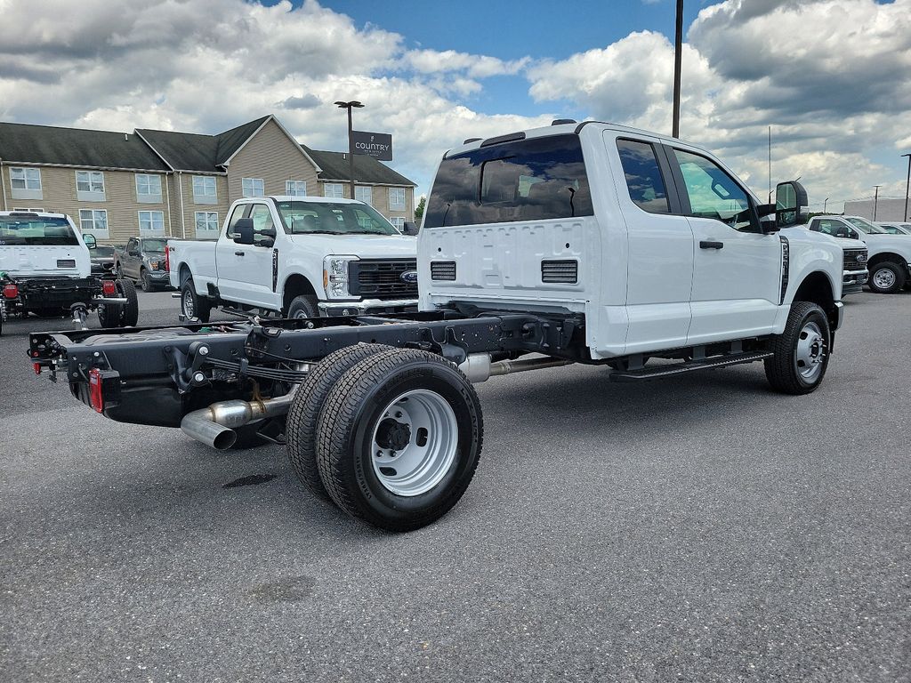 2024 Ford F-350 photo 3