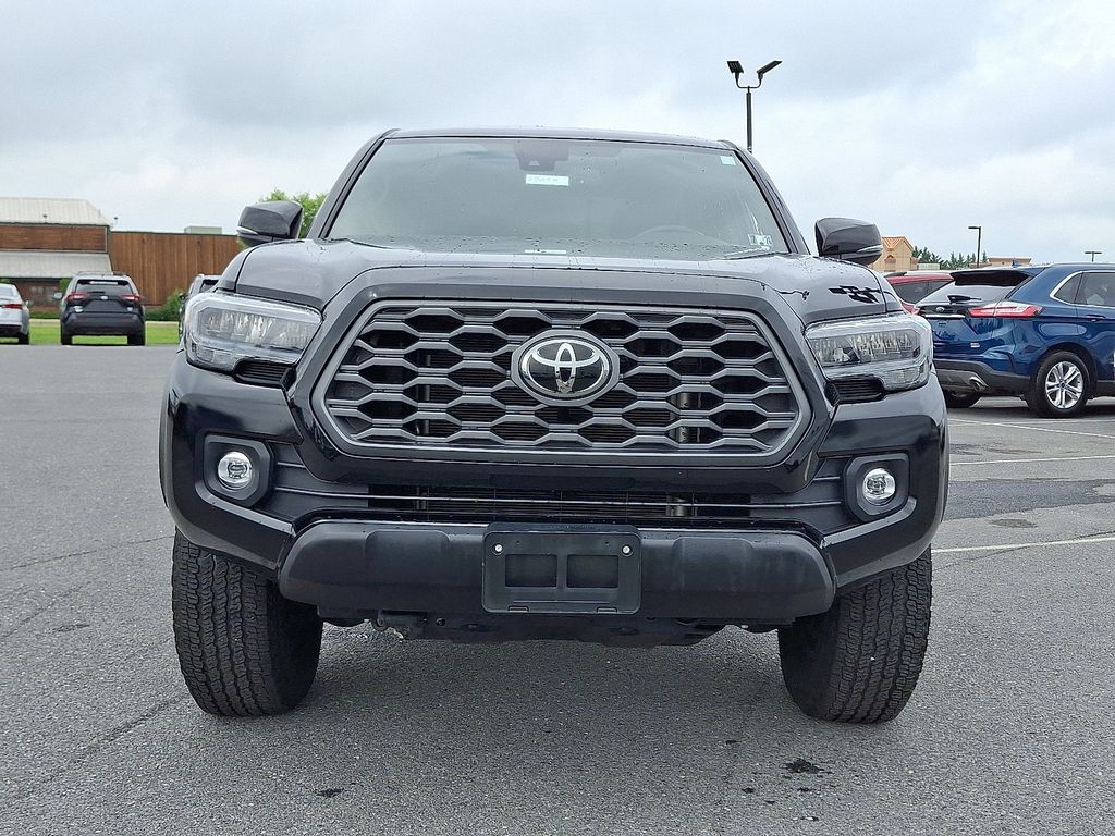 2023 Toyota Tacoma TRD Off-Road photo 2