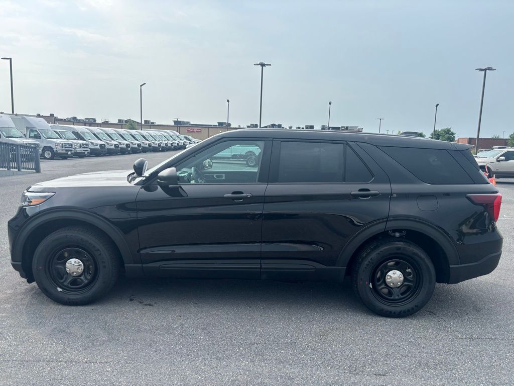2025 Ford Explorer photo 2