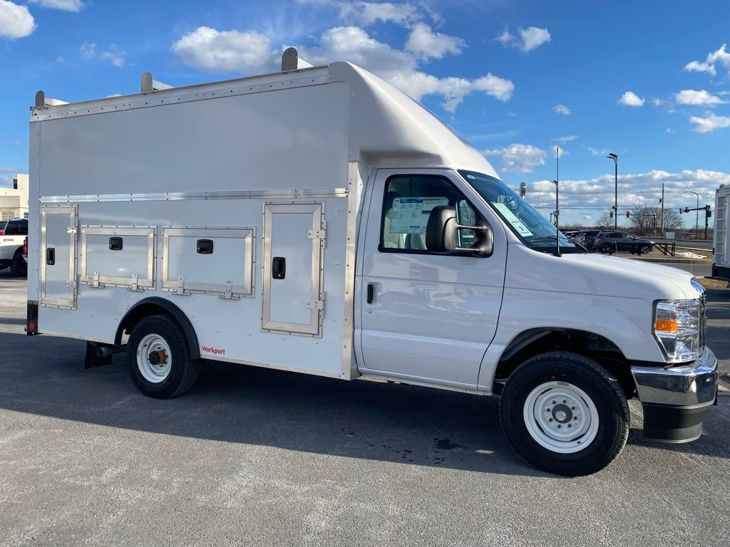 2025 Ford E-350 Base photo 2