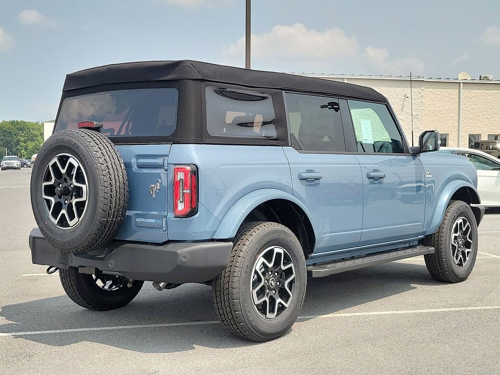 2024 Ford Bronco Outer Banks photo 4
