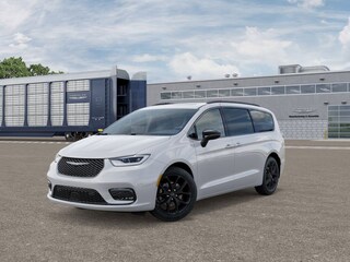 2026 Chrysler Pacifica Limited Passenger Van
