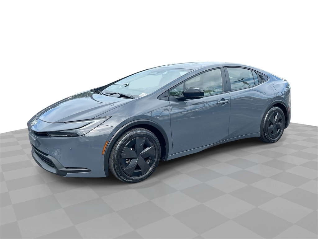 2025 Toyota Prius LE's photo