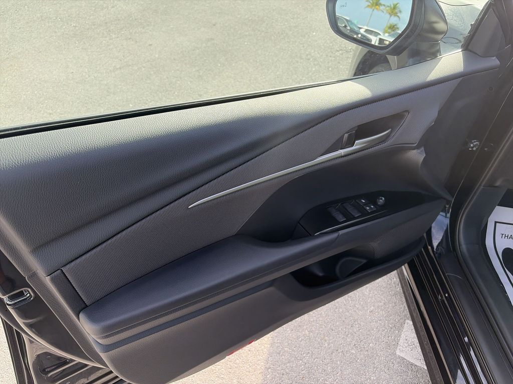 2026 Toyota Camry SE - Photo 29