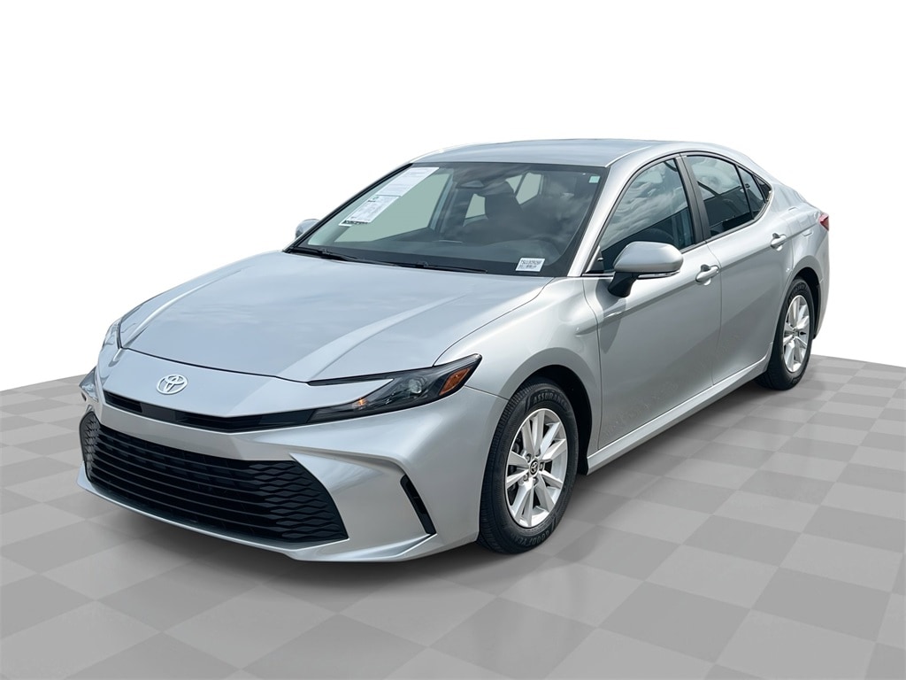 2025 Toyota Camry LE's photo