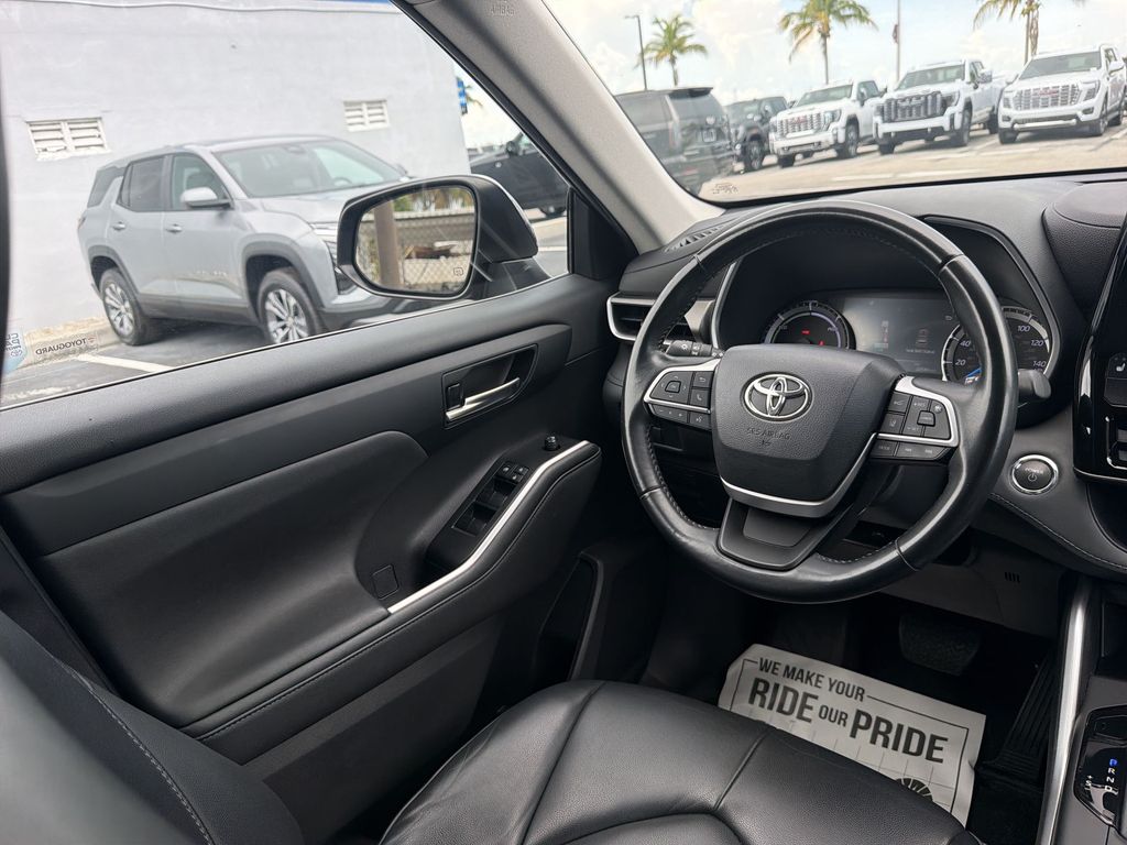 2023 Toyota Highlander XLE - Photo 15
