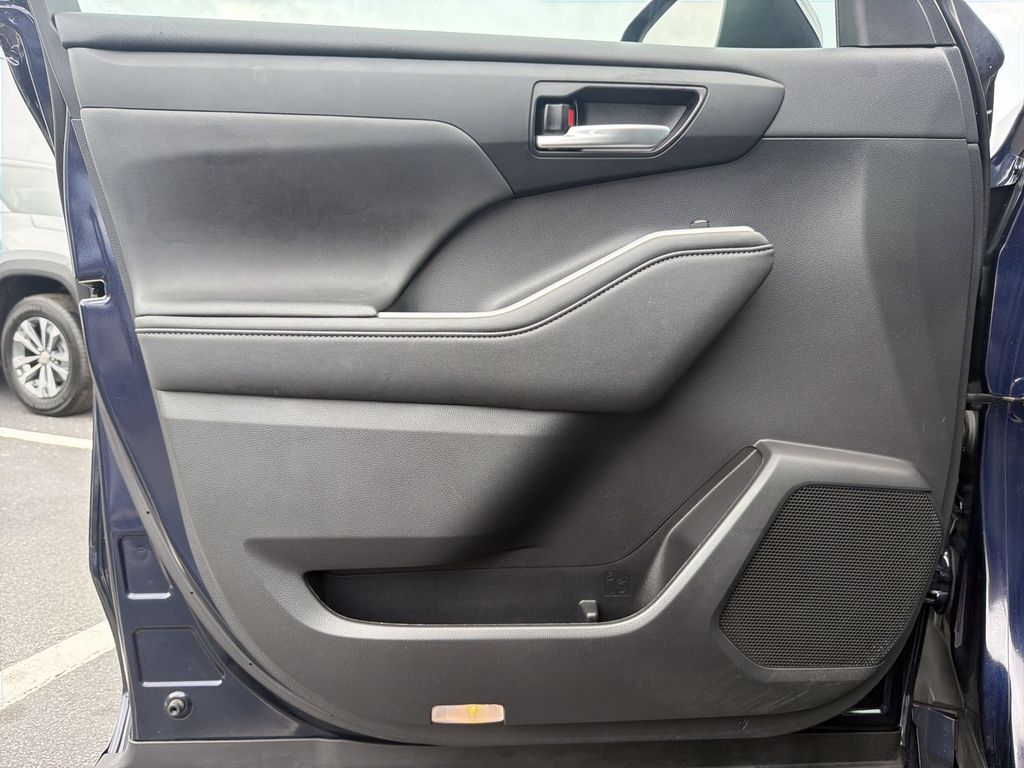 2023 Toyota Highlander XLE - Photo 29