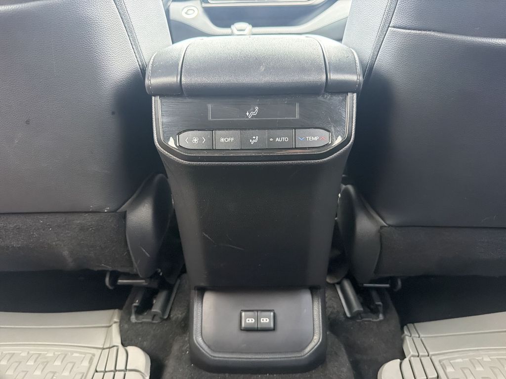 2023 Toyota Highlander XLE - Photo 28