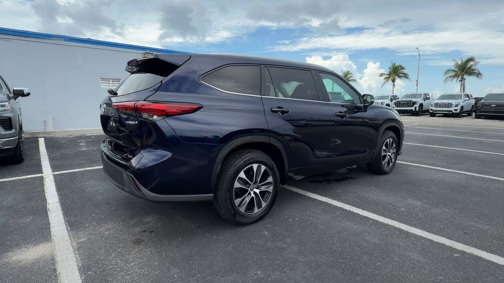 2023 Toyota Highlander XLE - Photo 8