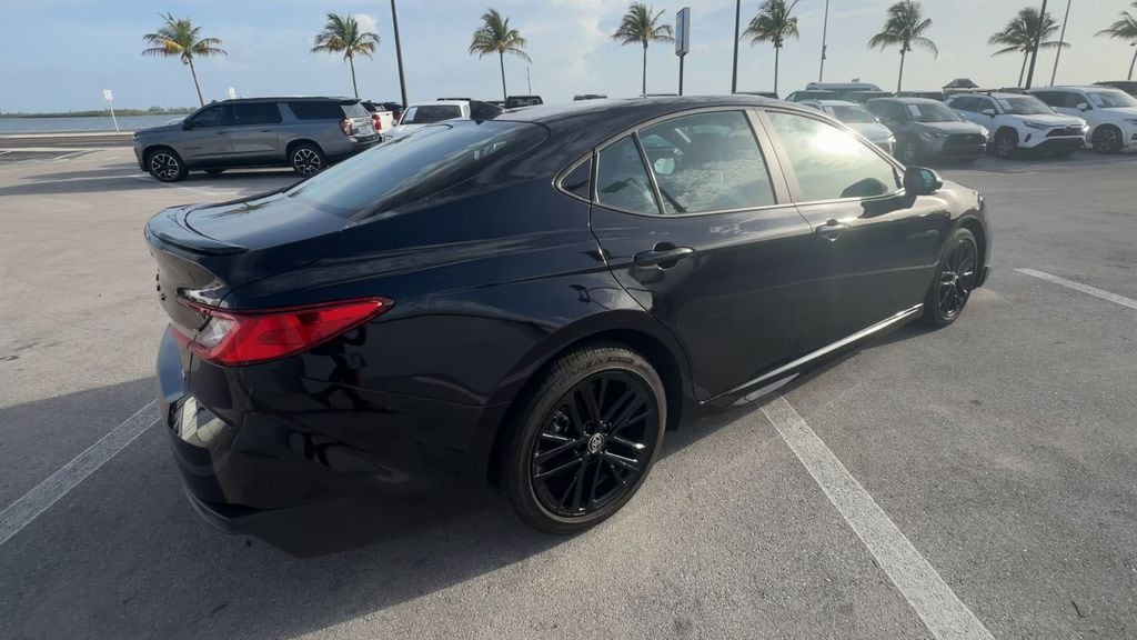 2026 Toyota Camry SE - Photo 8