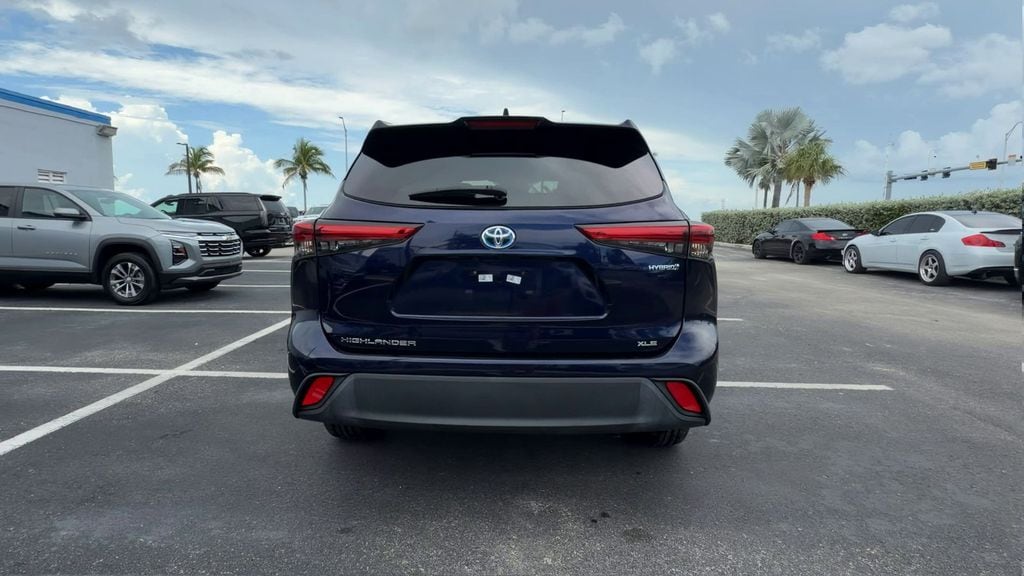 2023 Toyota Highlander XLE - Photo 7
