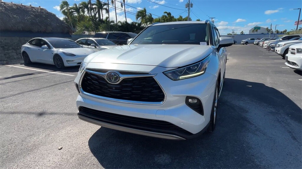 Used 2022 Toyota Highlander Hybrid Platinum SUV