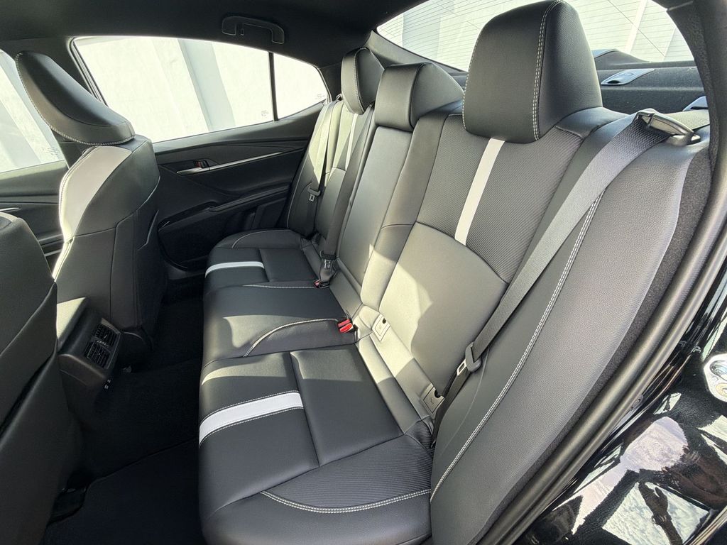 2026 Toyota Camry SE - Photo 32
