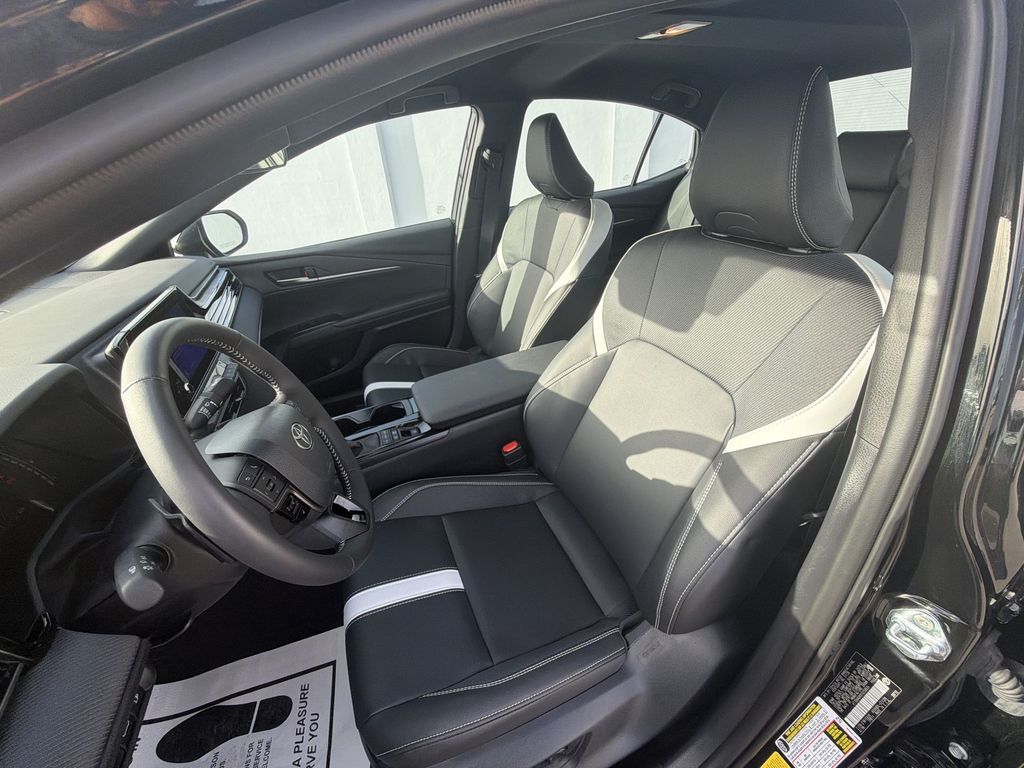 2026 Toyota Camry SE - Photo 26