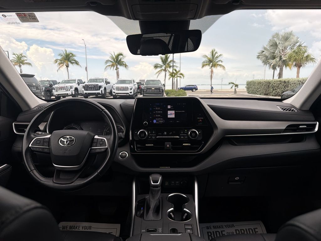2023 Toyota Highlander XLE - Photo 10
