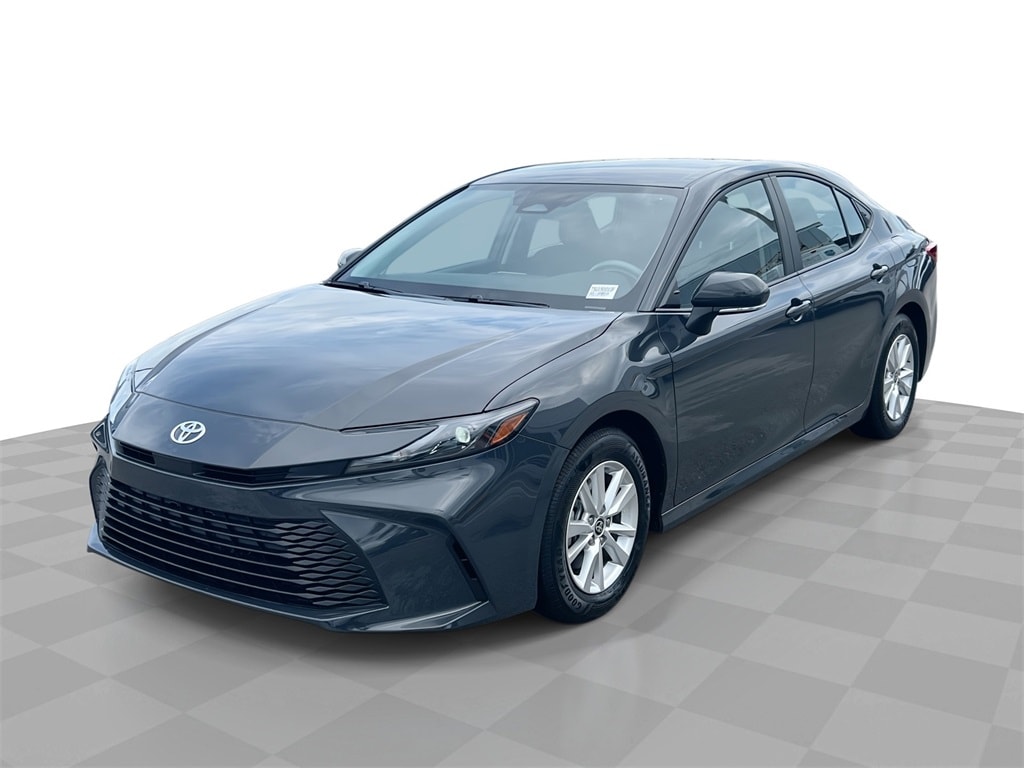 2025 Toyota Camry LE's photo