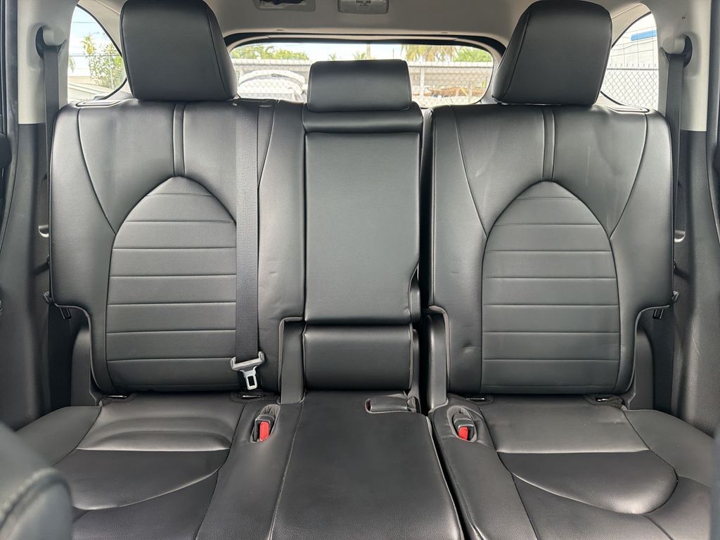 2023 Toyota Highlander XLE - Photo 13
