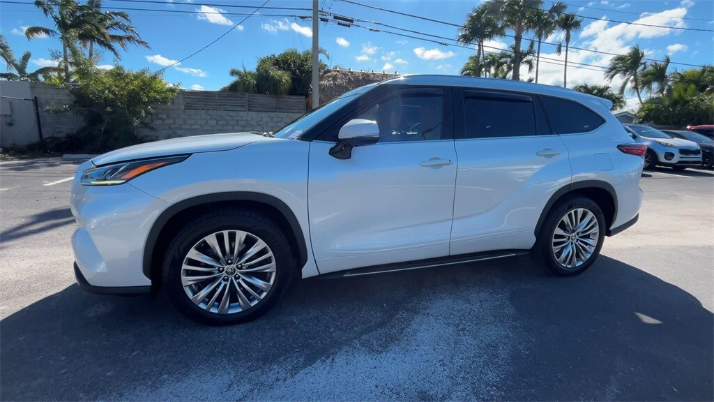 Used 2022 Toyota Highlander Hybrid Platinum SUV