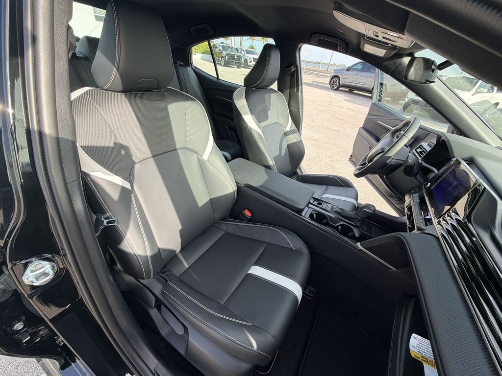 2026 Toyota Camry SE - Photo 35