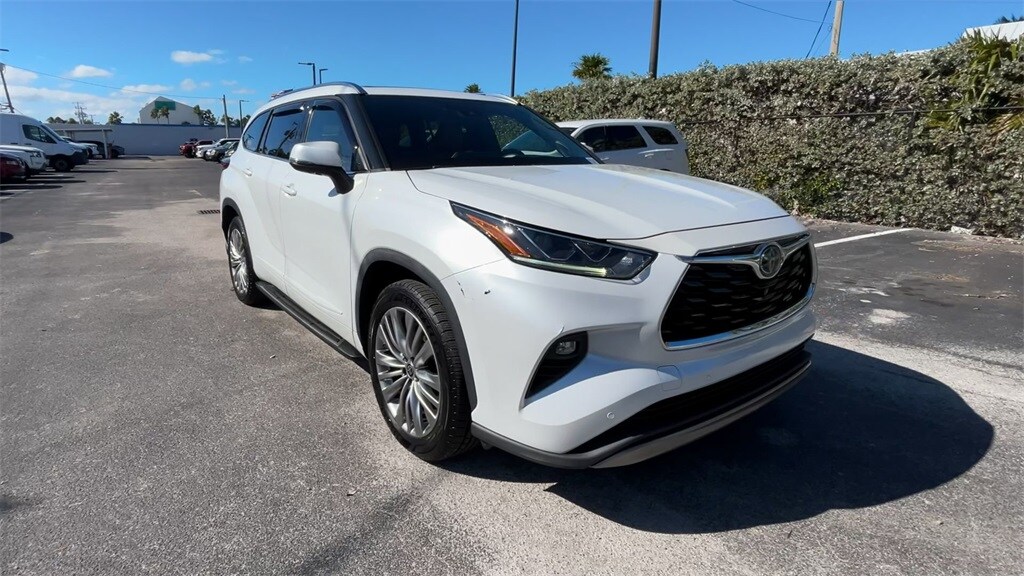 Used 2022 Toyota Highlander Hybrid Platinum SUV