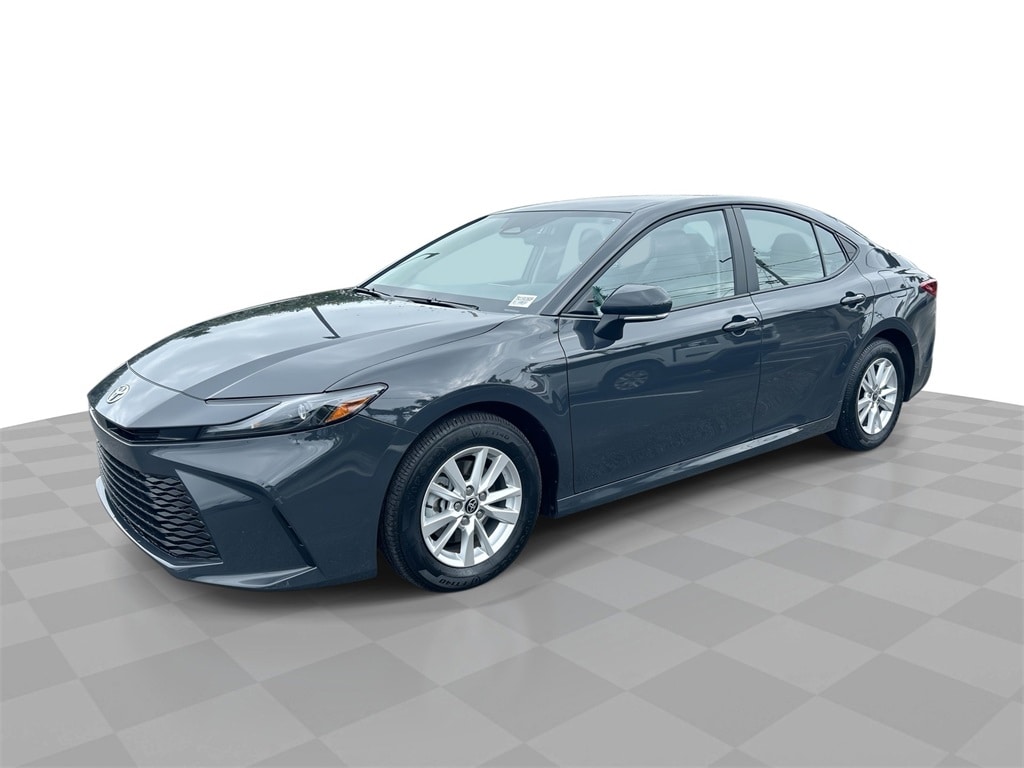 2025 Toyota Camry LE's photo