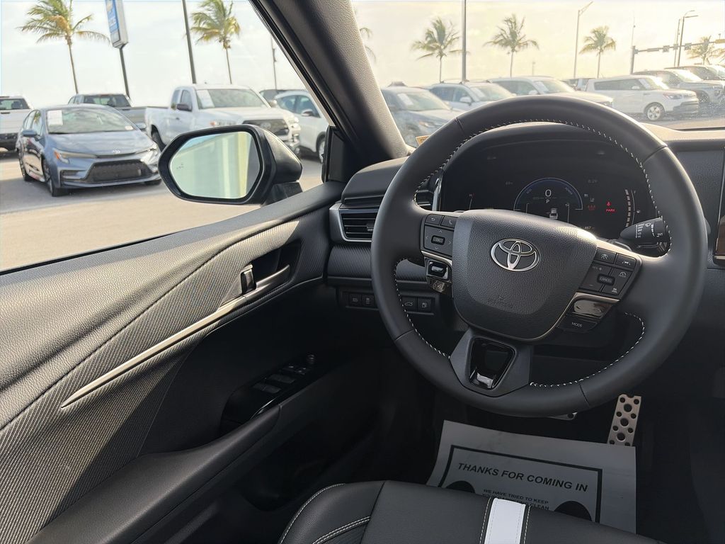 2026 Toyota Camry SE - Photo 15