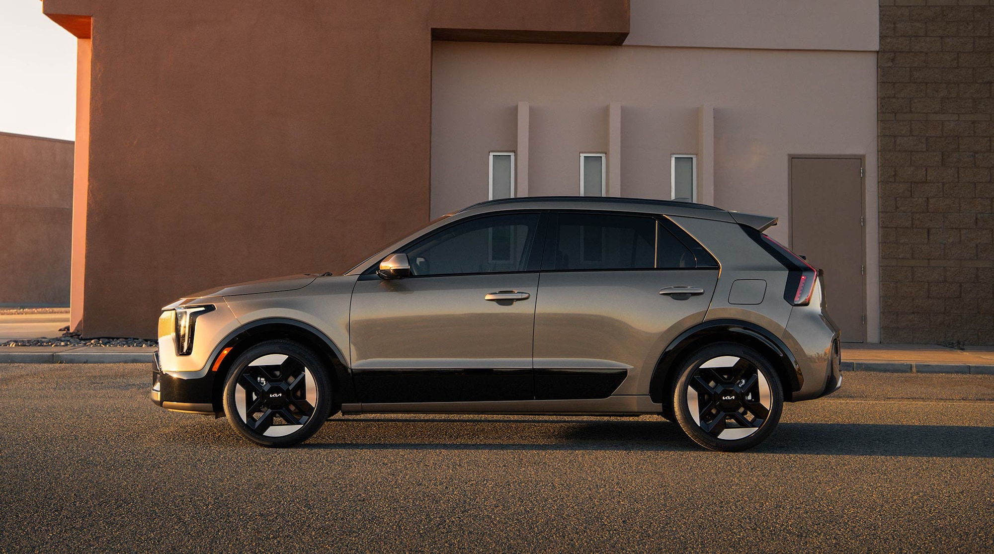 Gloss black exterior trim with body color mirrors shown on the SX Touring.