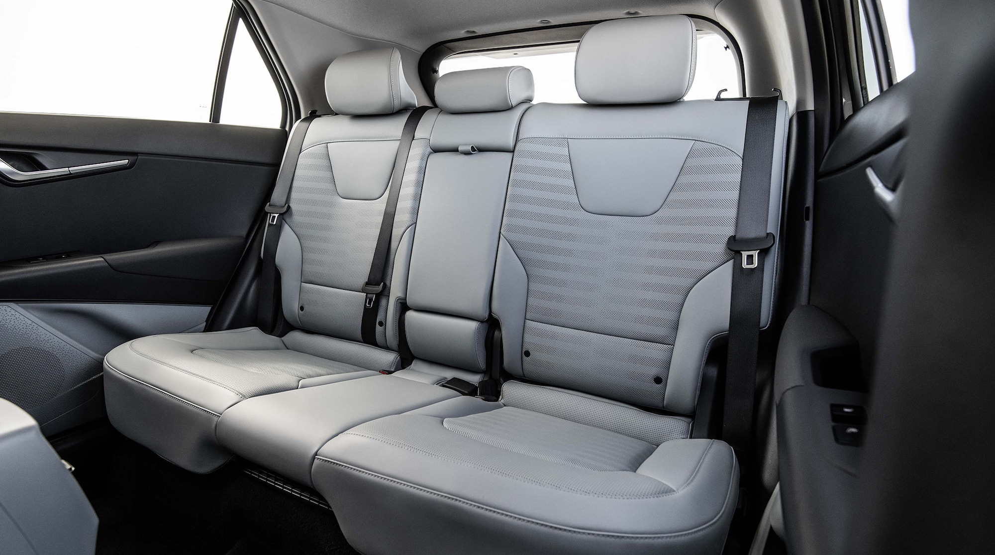 SX Touring shown with Sky Gray SynTex seat trim and class-leading 2nd-row legroom.<sup>3</sup>