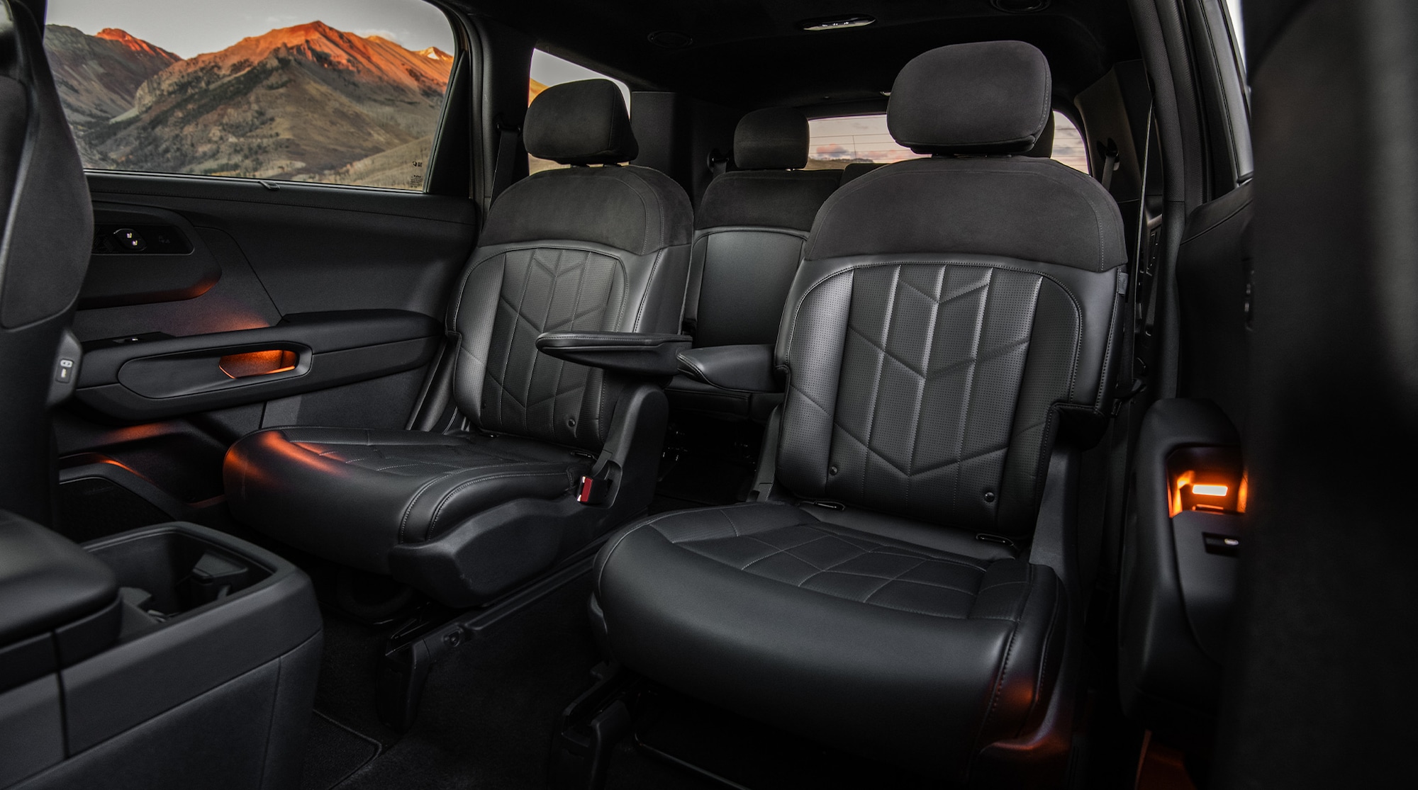 X-Pro SX Prestige shown with Black SynTex & SynTex suede seat trim, heated and ventilated 2nd-row seats, and storage areas in the 1st and 2nd rows.<sup>5</sup>