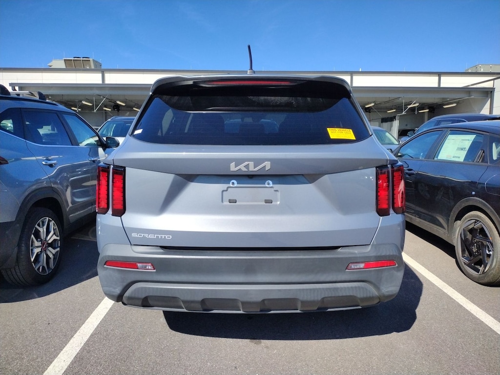 Used 2023 Kia Sorento LX SUV