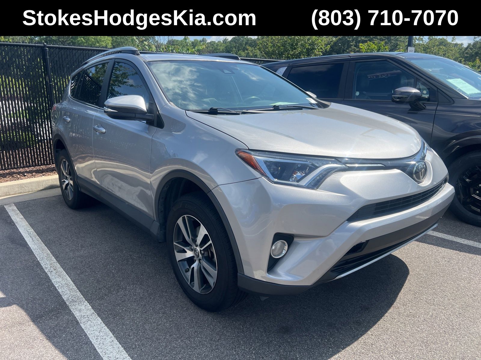 2017 Toyota RAV4 XLE's photo