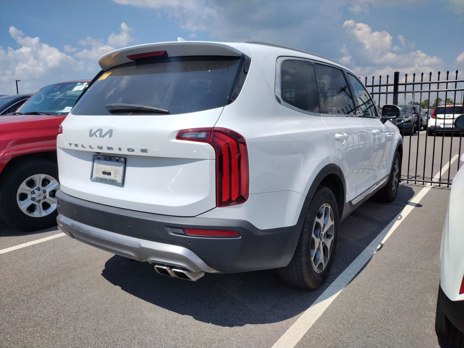 2022 Kia Telluride EX photo 2