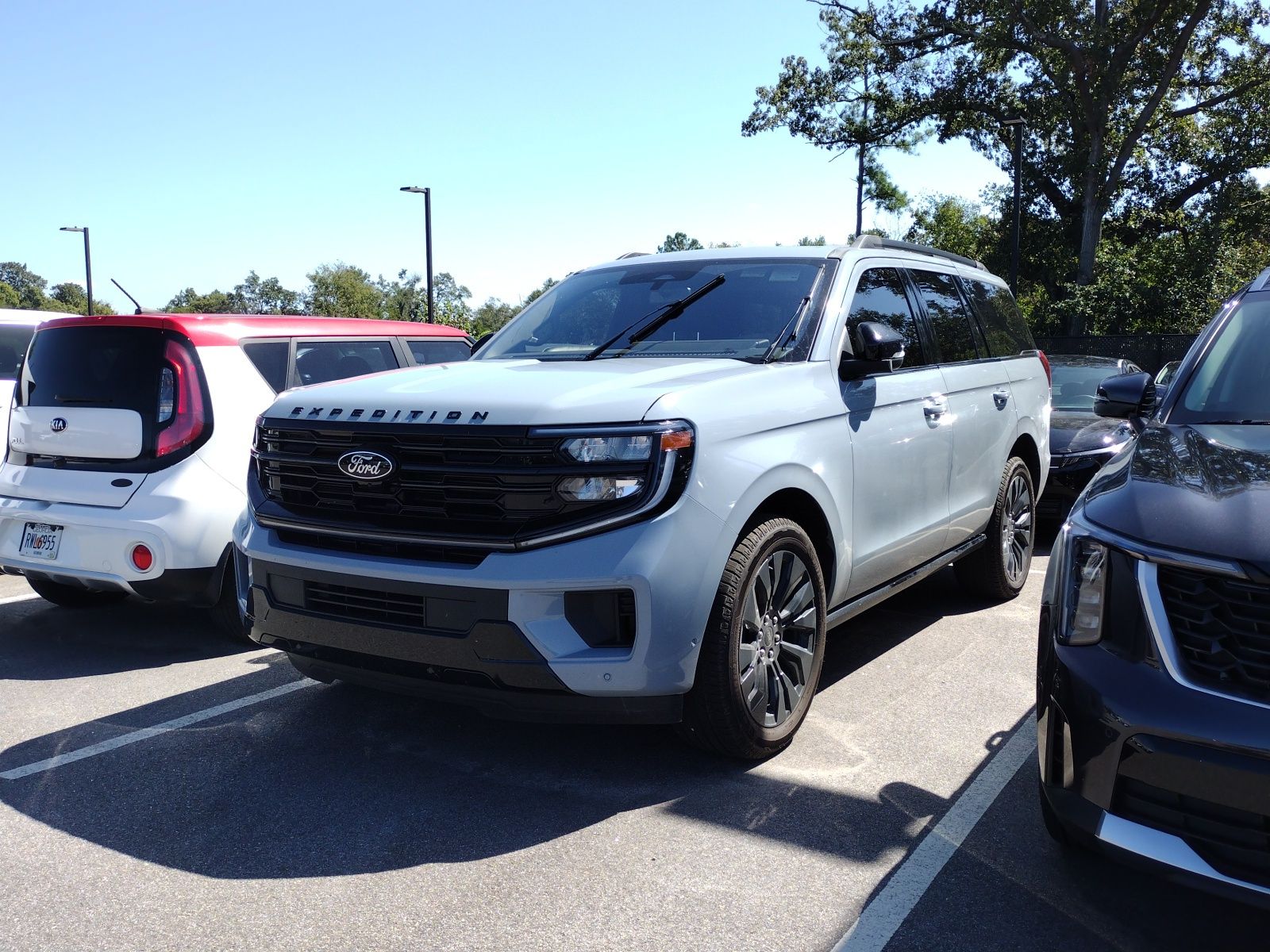 2025 Ford Expedition Platinum photo 2