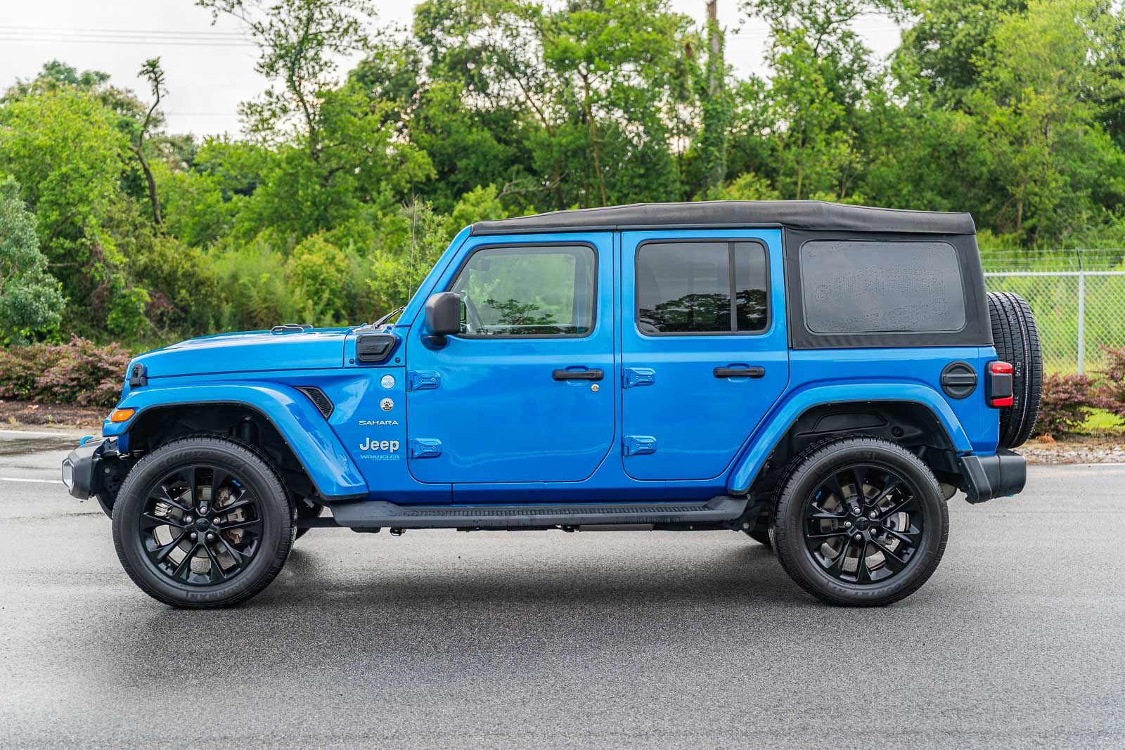2022 Jeep Wrangler Unlimited 4xe Sahara photo 3