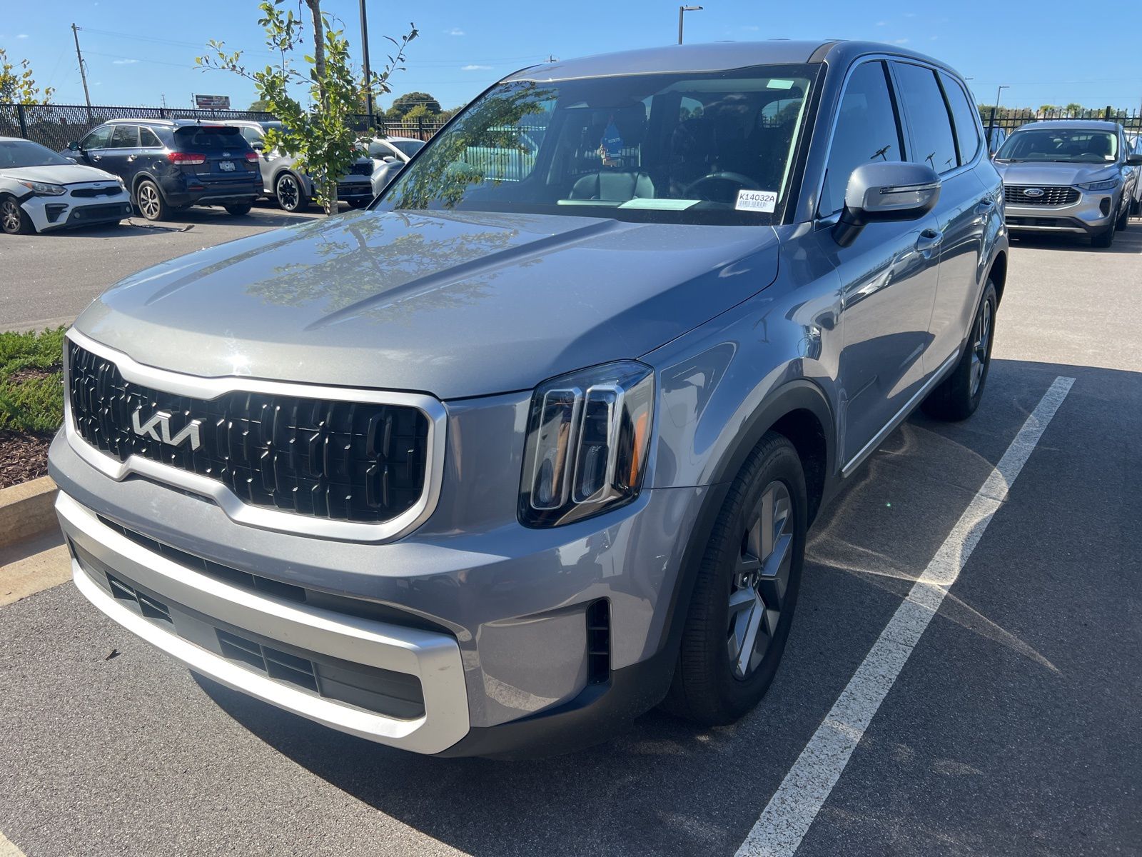 2024 Kia Telluride LX photo 3