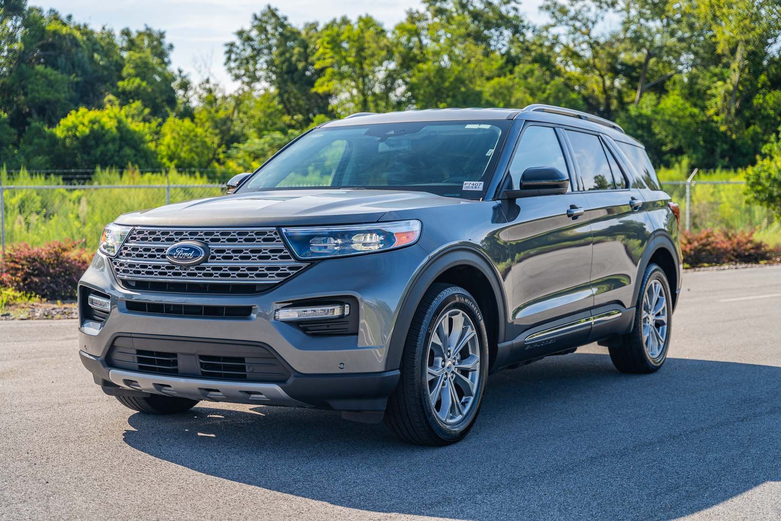 2023 Ford Explorer Limited photo 2