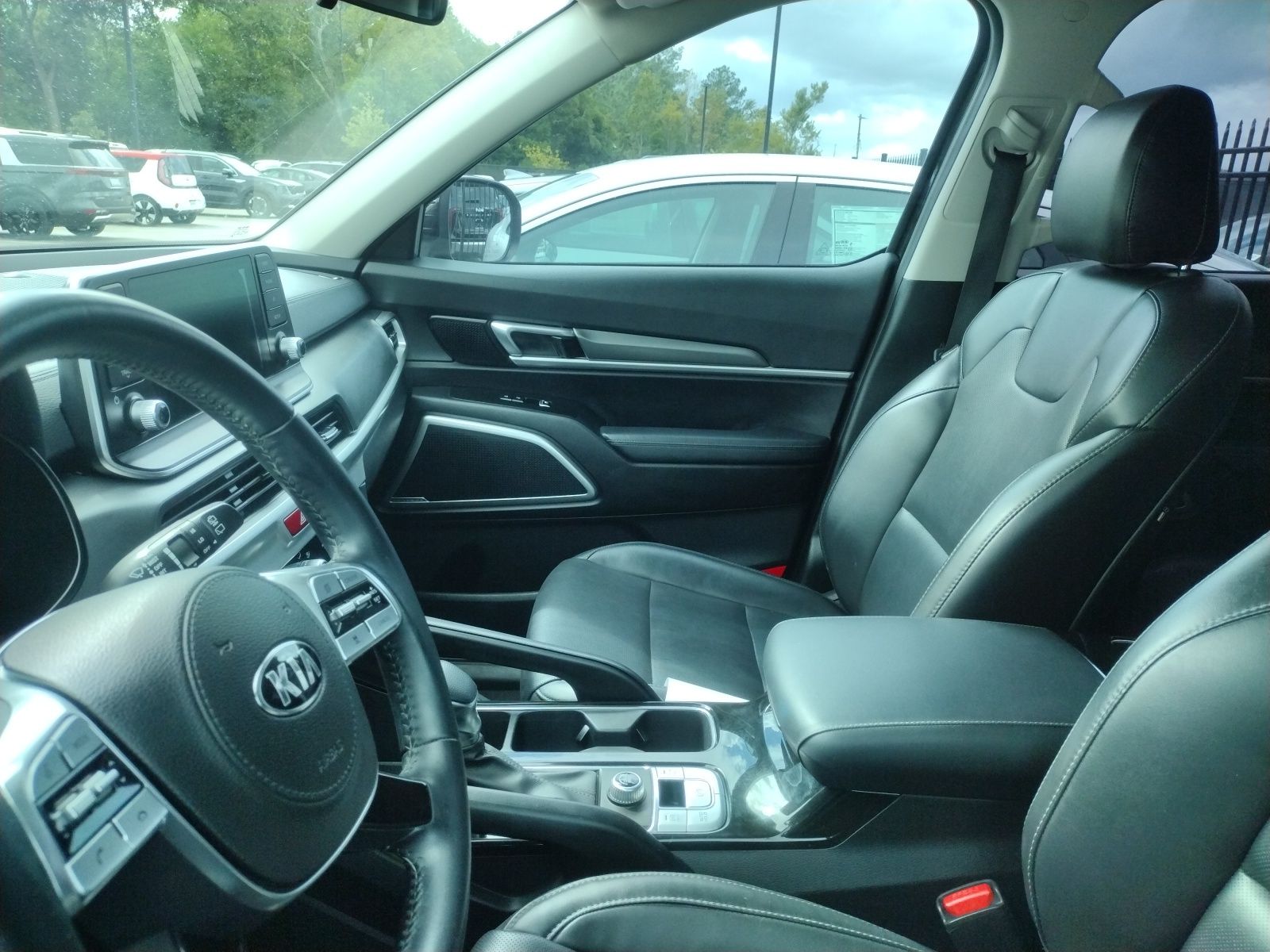 2020 Kia Telluride LX photo 2