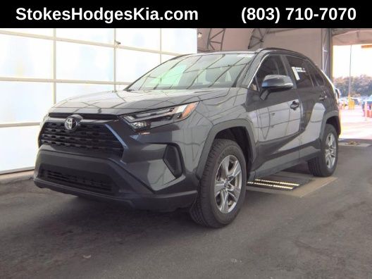 2024 Toyota RAV4 XLE's photo