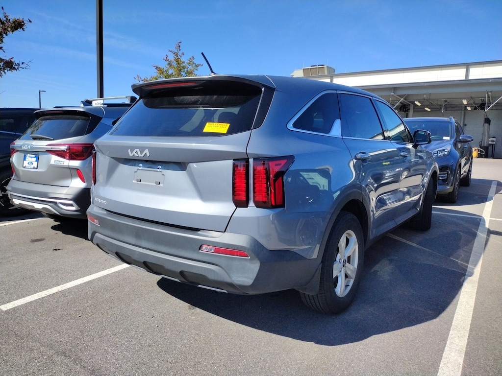 Used 2023 Kia Sorento LX SUV
