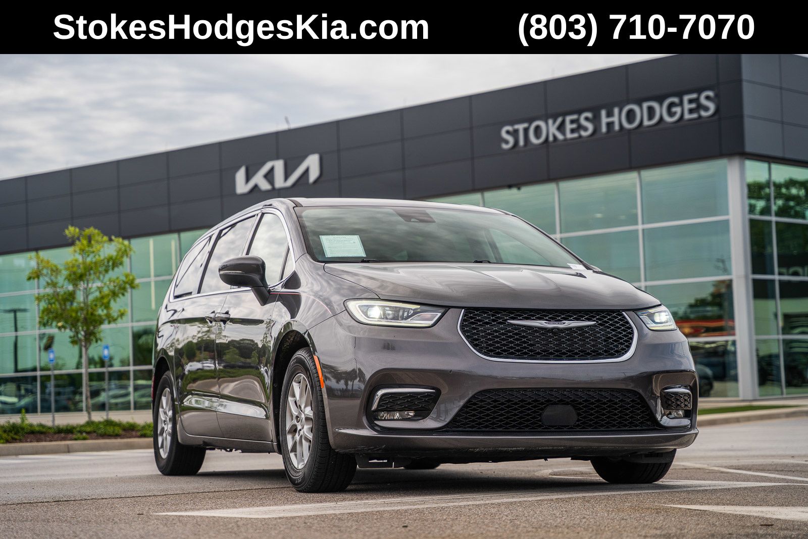 2023 Chrysler Pacifica Touring L's photo
