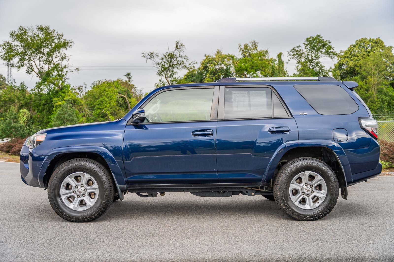 2020 Toyota 4Runner SR5 photo 3